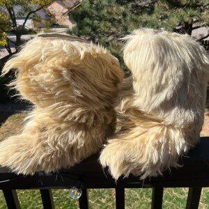 Roluc Ideal Yeti Goat fur boots